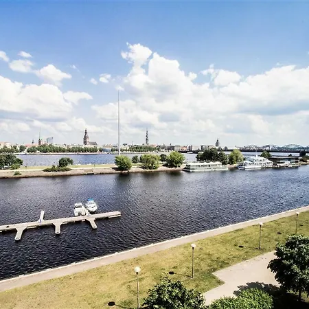 Winwinstay Superior By River Daugava *